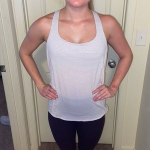Lululemon workout top w built in bra